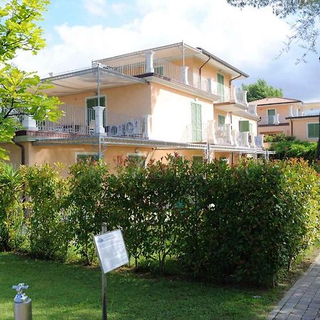 Apartment In Marina Di Massa - Toskana 24103 Eksteriør bilde
