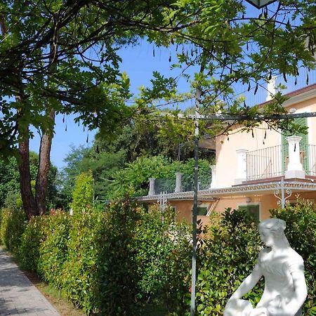 Apartment In Marina Di Massa - Toskana 24103 Eksteriør bilde