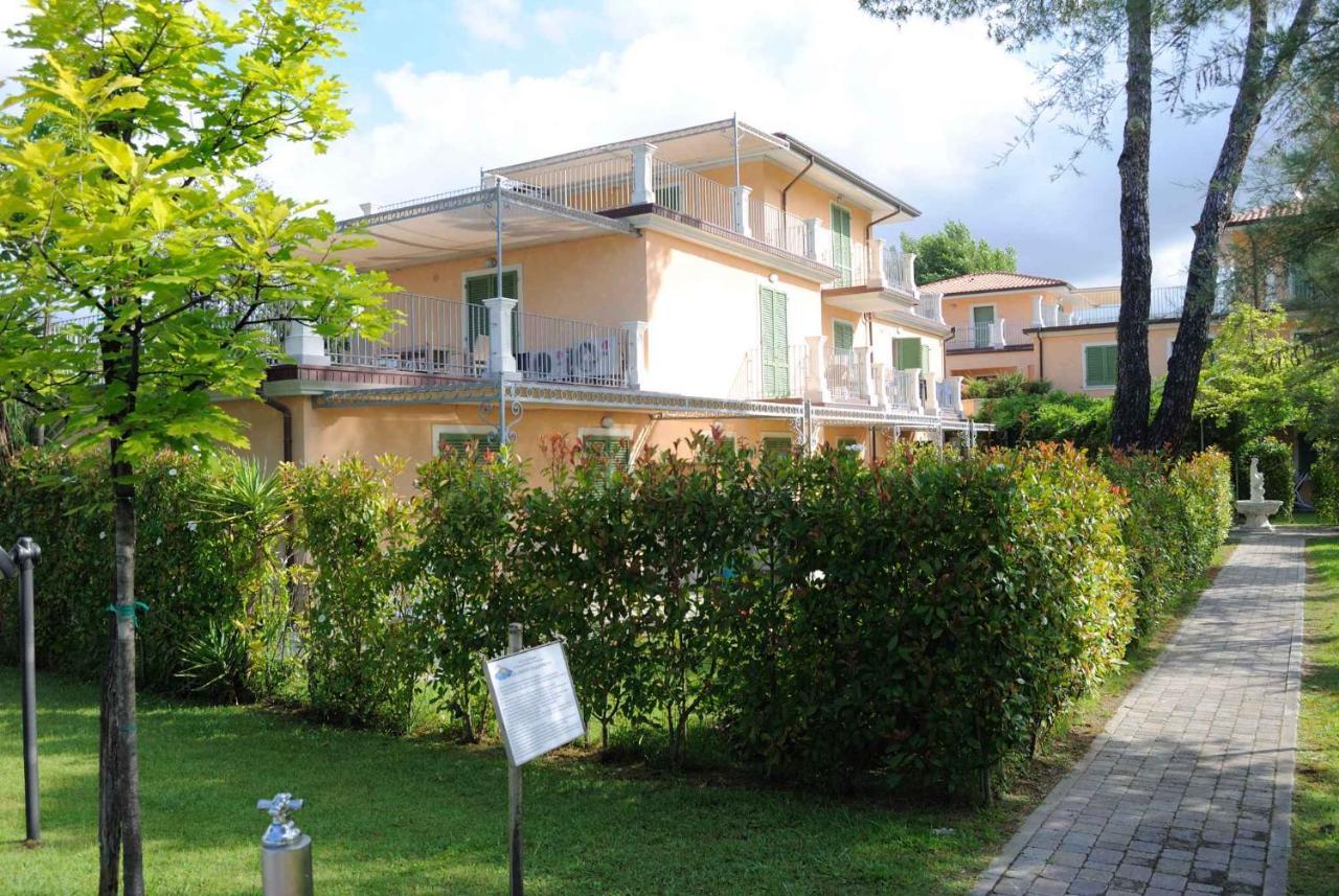Apartment In Marina Di Massa - Toskana 24103 Eksteriør bilde