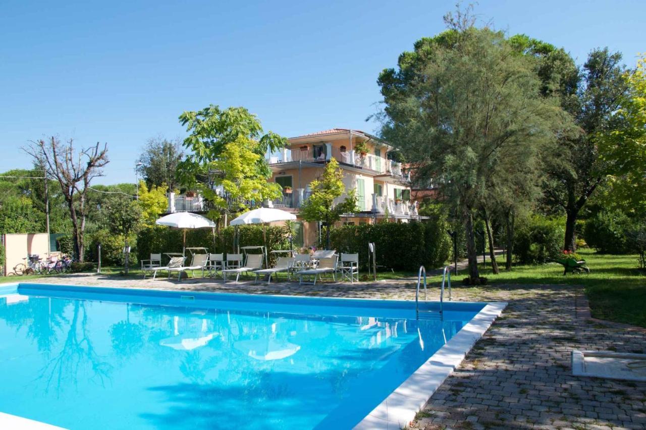 Apartment In Marina Di Massa - Toskana 24103 Eksteriør bilde
