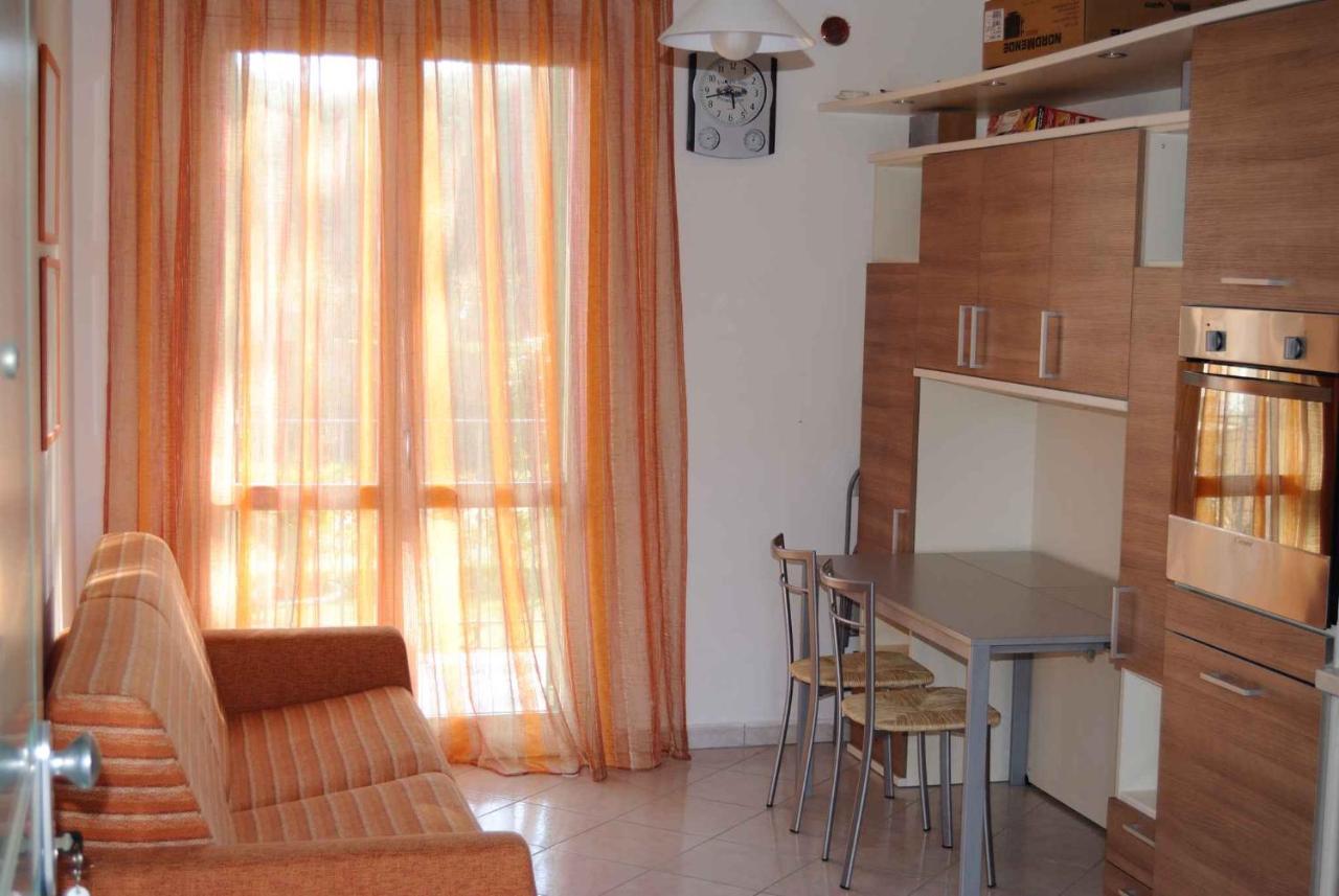 Apartment In Marina Di Massa - Toskana 24103 Eksteriør bilde