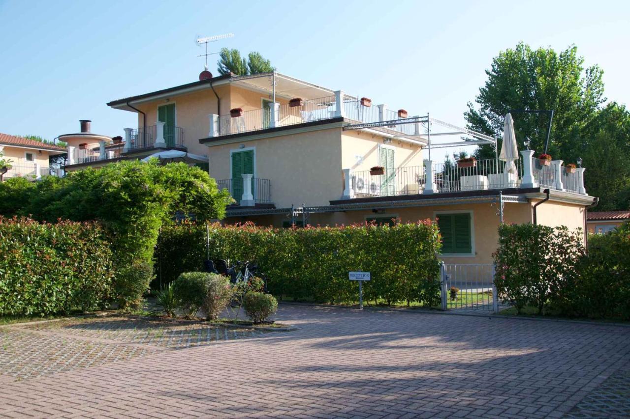 Apartment In Marina Di Massa - Toskana 24103 Eksteriør bilde