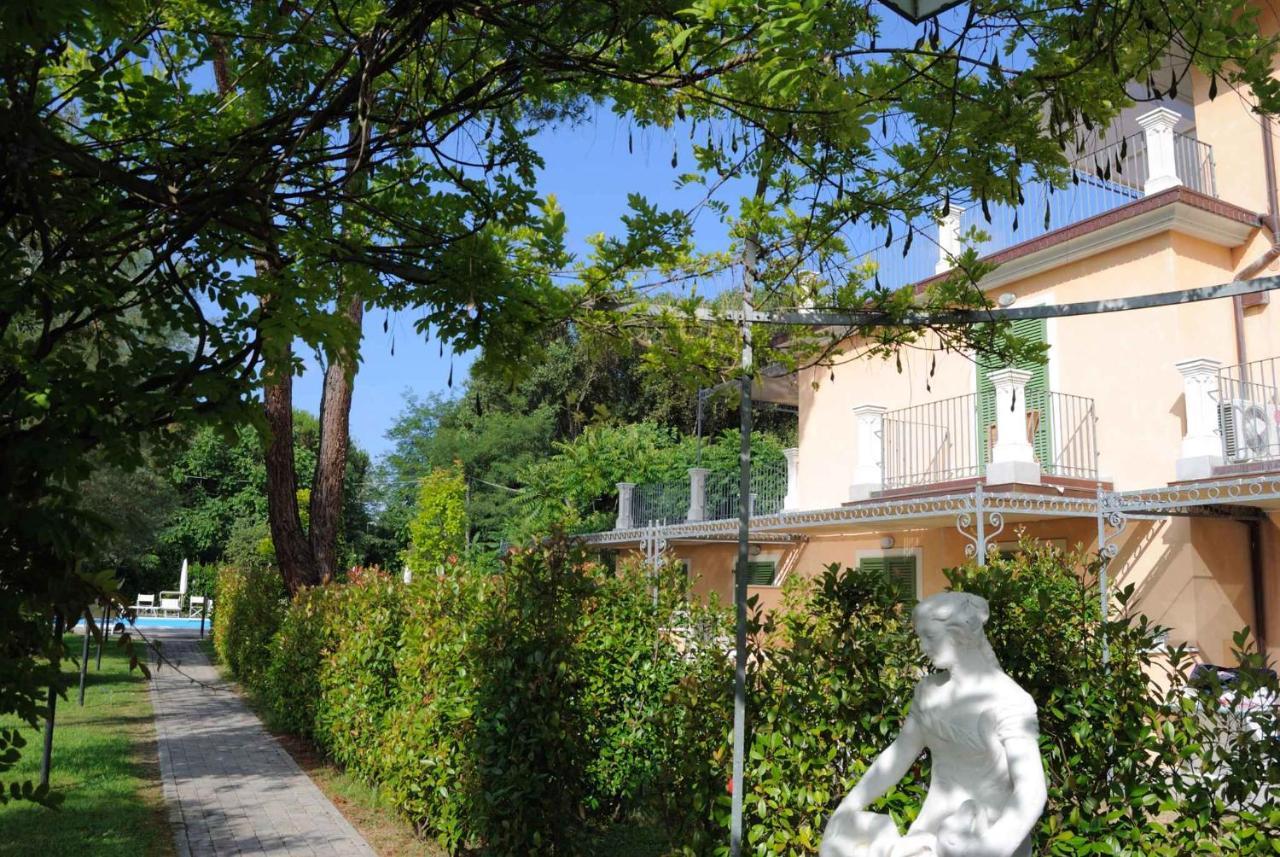 Apartment In Marina Di Massa - Toskana 24103 Eksteriør bilde